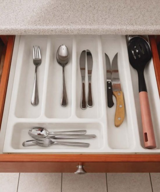 Pribor za jadenje vo studio 16 vo Villa Katerina Paralia